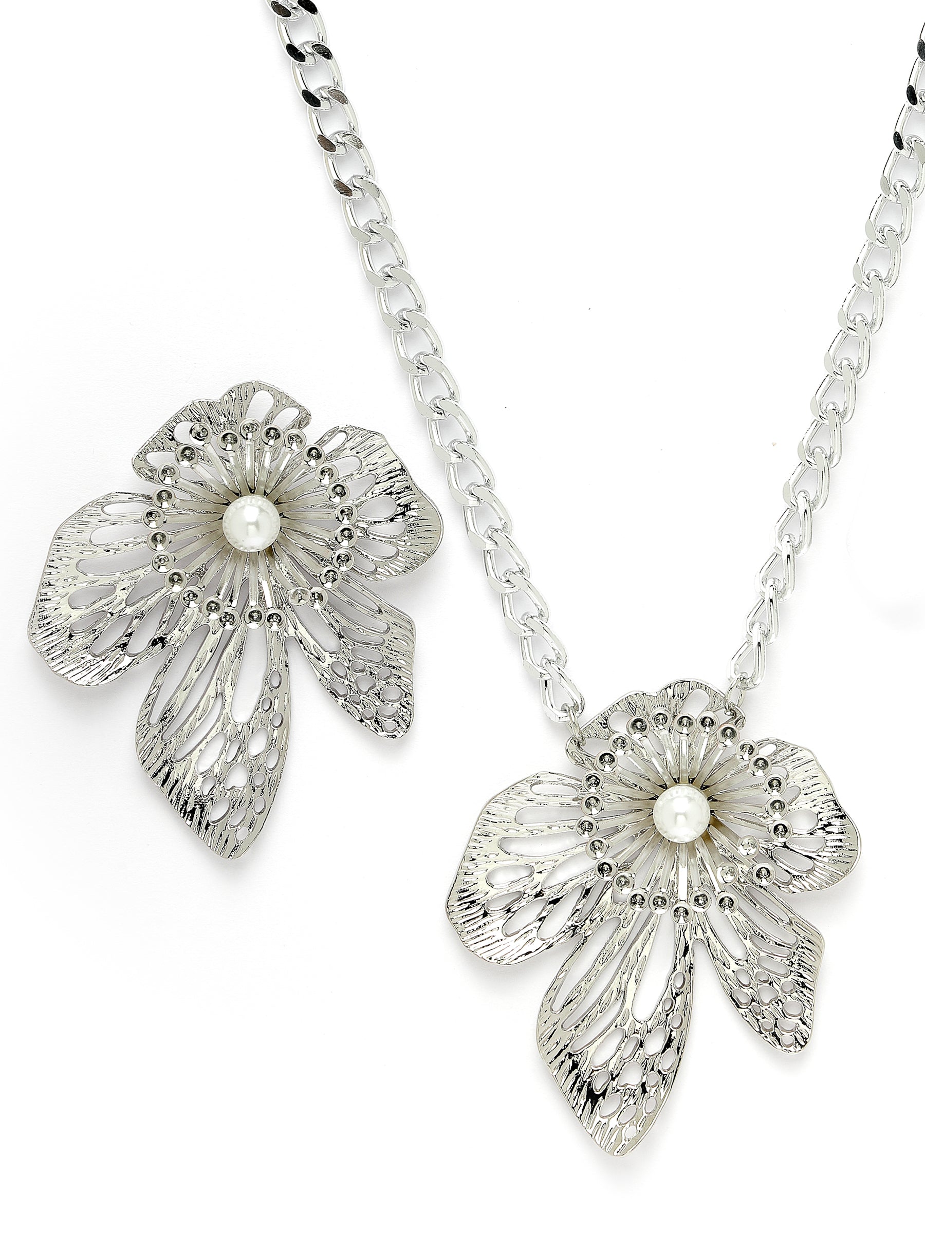 Sparkling Silver-Coloured Flower Pendant And Earrings Set