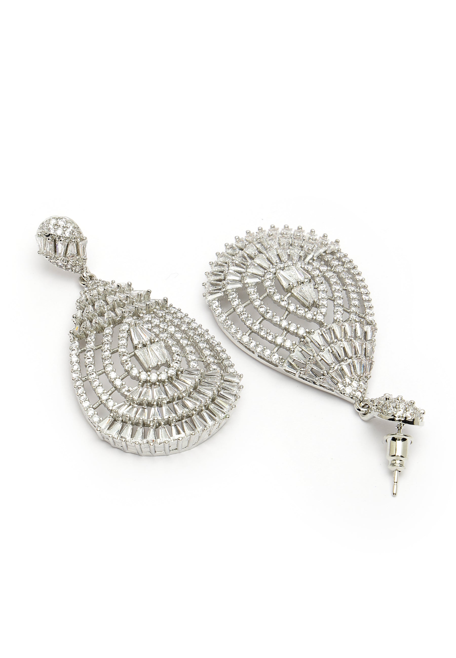 Hermosos aretes colgantes de circonitas huecas