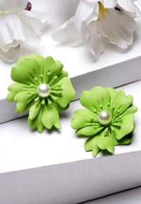 Boucles d'oreilles à tige en perles florales, vert matcha