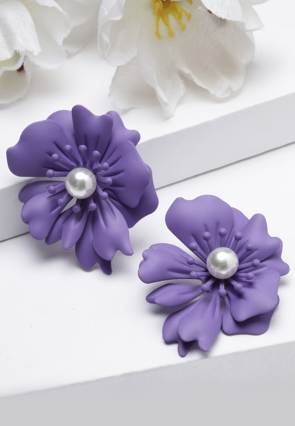 Oorbellen met bloemenparels in violet