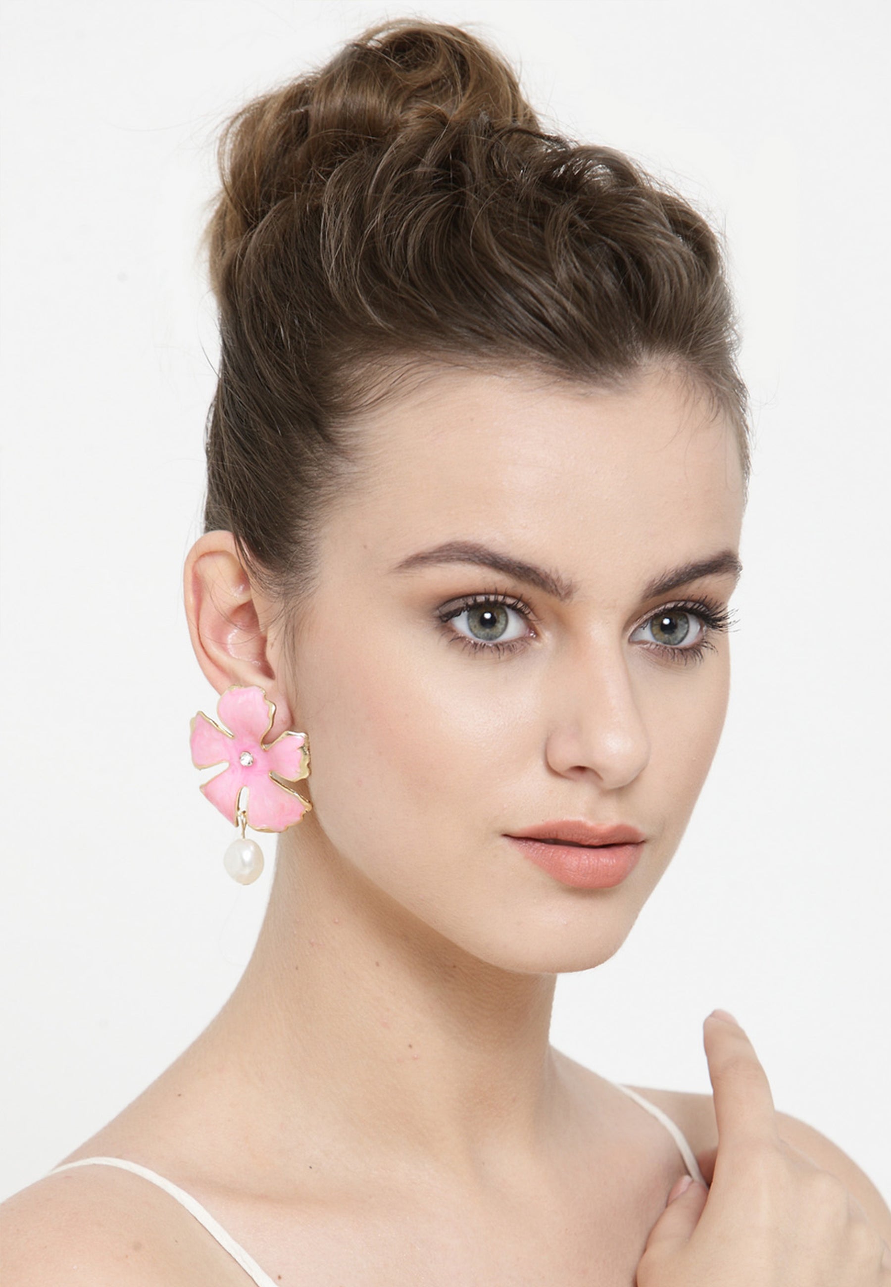 Kolczyki sztyfty w stylu artystycznym z różowymi perłowymi kwiatami